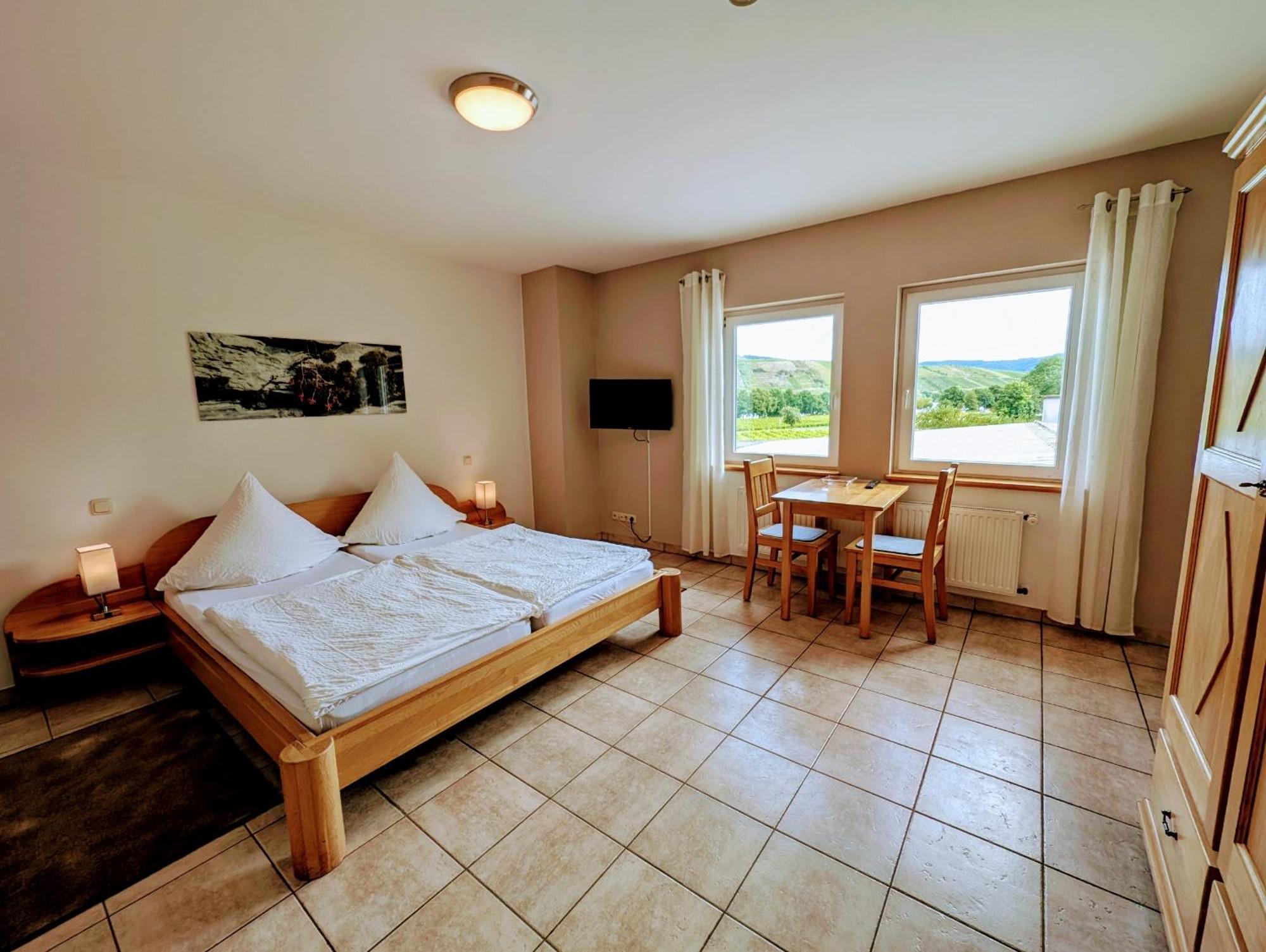 Weingut Weich Hotell Riol Eksteriør bilde